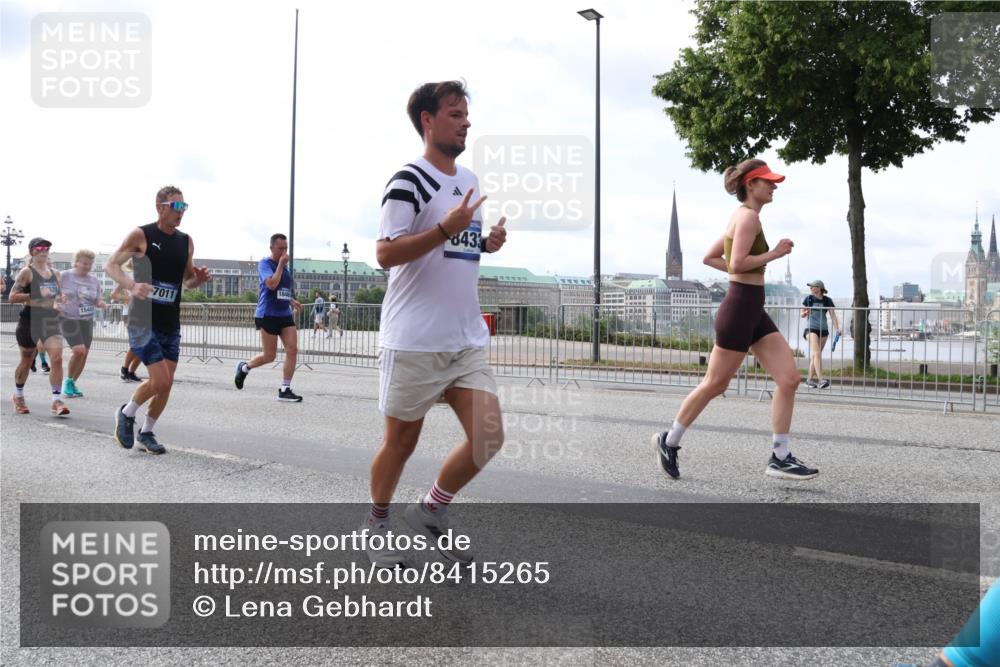 29.06.2025 - hella hamburg halbmarathon Lena Gebhardt http://msf.ph/oto/8415265 29.06.2025 10:17:31 Lombardsbrücke 28, 15465, 7011, 8433, 1015, 1083, 1137, 1204, 1274, 1298, 1348, 1356, 1458, 1477, 1749, 1795, 2094, 2259, 2305, 2548, 2860, 2908, 3210, 3292, 3464, 3466, 3802, 3803, 4194, 4218, 4852, 5002, 5023, 5390, 5611, 5733, 5929, 5930, 5995, 6126, 6128, 6254, 6336, 6352, 6520, 6522, 6786, 7011, 7258, 7291, 7410, 7413, 7445, 7566, 7647, 7844, 7945, 8144, 8210, 8253, 8309, 8351, 8433, 8558, 8895, 8983, 9152, 9259, 9400, 9798, 9848 meine-sportfotos.de