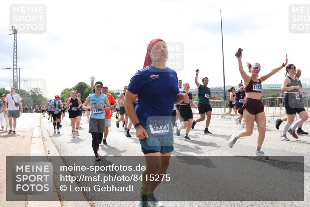 29.06.2025 - hella hamburg halbmarathon Lena Gebhardt http://msf.ph/oto/8415275 29.06.2025 10:42:14 Lombardsbrücke 11617, 3276, 12682, 9223, 2523, 14530, 1039, 1150, 1360, 1624, 1648, 1712, 1752, 1929, 1957, 2069, 2134, 2145, 2523, 2974, 3276, 3326, 3459, 3460, 3568, 3605, 4329, 4353, 4735, 4736, 4885, 4891, 4892, 5403, 5419, 5432, 5671, 5810, 6136, 6137, 6153, 6320, 6430, 6436, 6618, 6828, 6837, 6846, 6917, 7040, 7260, 7357, 7477, 7557, 7666, 7955, 8014, 8300, 8301, 8443, 8459, 8525, 8526, 8712, 8816, 8908, 9008, 9223, 9370, 9467, 9980, 10027, 10532, 10623 meine-sportfotos.de
