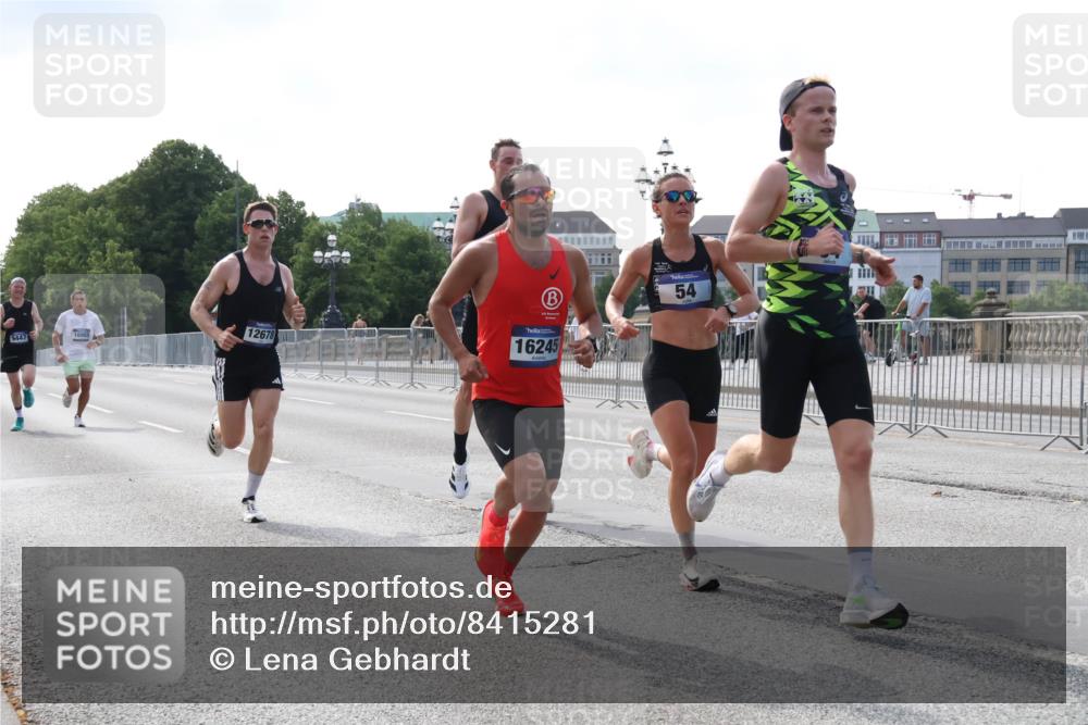 29.06.2025 - hella hamburg halbmarathon Lena Gebhardt http://msf.ph/oto/8415281 29.06.2025 09:40:14 Lombardsbrücke 9447, 12678, 16245, 54, 34, 35, 52, 53, 54, 2144, 2659, 3720, 6380, 6530, 9255, 9447, 10650, 11678, 12678, 14302, 14717, 14933, 15495, 16068, 16120, 16245, 16988, 17402, 19075 meine-sportfotos.de