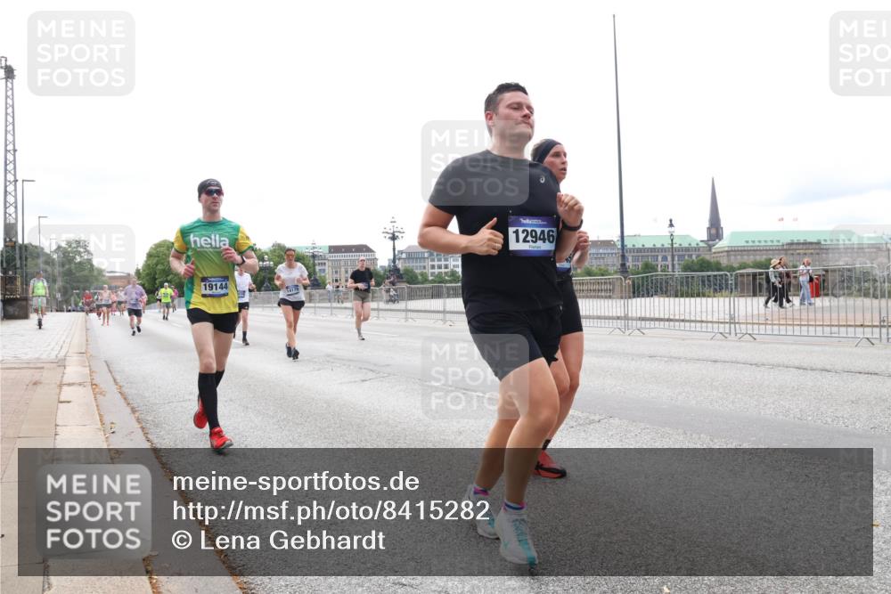 29.06.2025 - hella hamburg halbmarathon Lena Gebhardt http://msf.ph/oto/8415282 29.06.2025 10:26:10 Lombardsbrücke 12946, 19144, 1300, 1479, 1481, 3617, 3765, 4267, 4268, 4315, 4378, 4797, 4844, 5497, 6159, 6663, 6905, 7929, 8276, 8306, 8357, 8674, 8881, 8942, 10104, 10219, 11107, 11139, 11596, 11699, 11828, 11859, 12074, 12505, 12826, 12827, 12838, 12945, 12946, 14063, 14179, 14223, 14356, 14726, 16289, 16354, 16381, 16927, 17369, 17712, 19144 meine-sportfotos.de