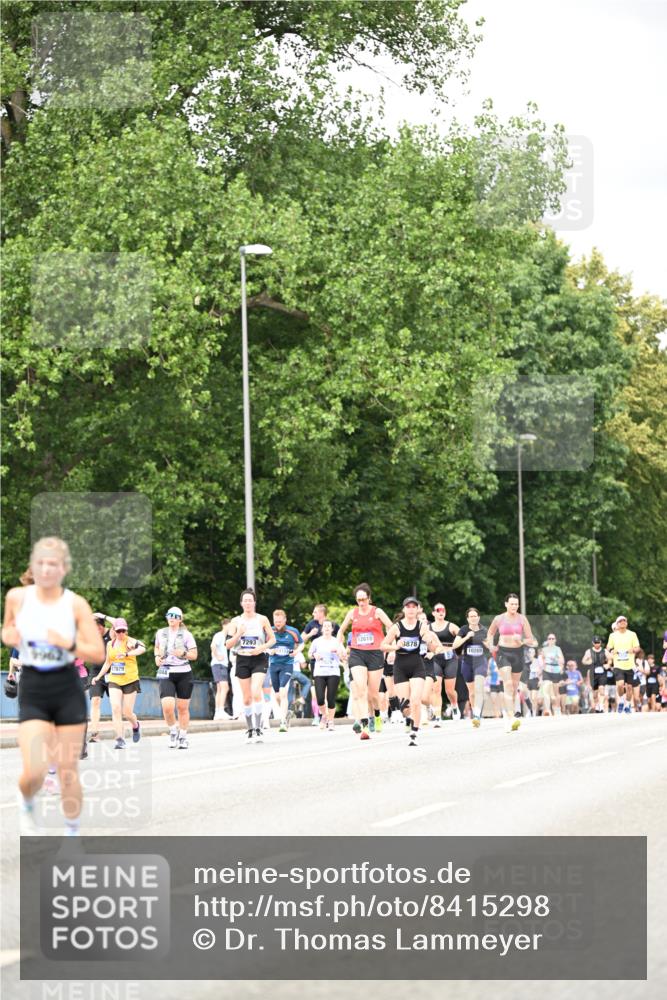29.06.2025 - hella hamburg halbmarathon Dr. Thomas Lammeyer http://msf.ph/oto/8415298 29.06.2025 10:45:16 Kennedybrücke 1018, 1075, 1323, 2042, 2299, 3293, 3306, 4044, 4906, 5753, 6076, 6098, 6163, 6806, 7108, 7293, 7585, 7829, 7956, 8378, 8429, 8430, 8878, 9237, 9946, 9962, 10269, 10644, 10920, 10940, 11053, 11176 meine-sportfotos.de