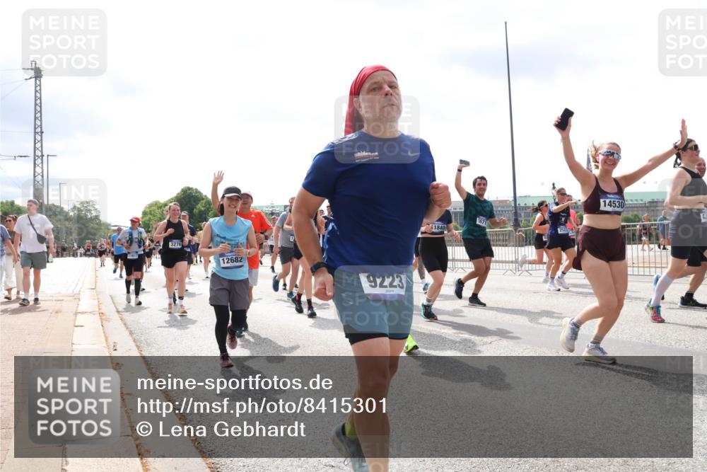 29.06.2025 - hella hamburg halbmarathon Lena Gebhardt http://msf.ph/oto/8415301 29.06.2025 10:42:14 Lombardsbrücke 11617, 3276, 12682, 9223, 1840, 5671, 14530, 1039, 1150, 1360, 1624, 1648, 1712, 1752, 1929, 1957, 2069, 2134, 2145, 2523, 2974, 3276, 3326, 3459, 3460, 3568, 3605, 4329, 4353, 4735, 4736, 4885, 4891, 4892, 5403, 5419, 5432, 5671, 5810, 6136, 6137, 6153, 6320, 6430, 6436, 6618, 6828, 6837, 6846, 6917, 7040, 7260, 7357, 7477, 7557, 7666, 7955, 8014, 8300, 8301, 8443, 8459, 8525, 8526, 8712, 8816, 8908, 9008, 9223, 9370, 9467, 9980, 10027, 10532, 10623 meine-sportfotos.de