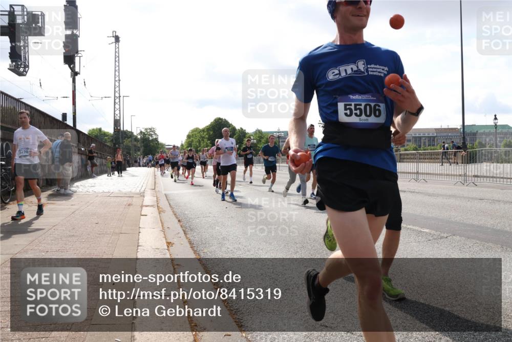 29.06.2025 - hella hamburg halbmarathon Lena Gebhardt http://msf.ph/oto/8415319 29.06.2025 09:50:51 Lombardsbrücke 15420, 15556, 5506, 1209, 1256, 1358, 1441, 1677, 1688, 1697, 1700, 1882, 1962, 2546, 2579, 2675, 2719, 2826, 3056, 3626, 3947, 4205, 4229, 4380, 4398, 4888, 4893, 5026, 5087, 5275, 5387, 5472, 5506, 5508, 5745, 5752, 5916, 6080, 6429, 6458, 6529, 6639, 6649, 6686, 6687, 7026, 7110, 7116, 7284, 7635, 8091, 8122, 8450, 8574, 8958, 8966, 9017, 9116, 9365, 9380, 9833, 10064, 10193, 10218, 10415, 10469, 10783, 10922, 11281, 11284, 11305, 11379 meine-sportfotos.de