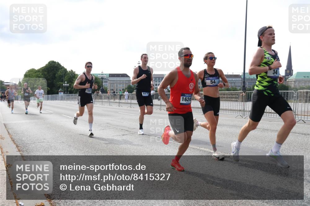 29.06.2025 - hella hamburg halbmarathon Lena Gebhardt http://msf.ph/oto/8415327 29.06.2025 09:40:15 Lombardsbrücke 12678, 6530, 1624, 54, 34, 34, 35, 52, 53, 54, 2144, 2659, 3720, 6380, 6530, 9255, 9447, 10650, 11678, 12678, 14302, 14717, 14933, 15495, 16068, 16120, 16245, 16988, 17402, 19075 meine-sportfotos.de