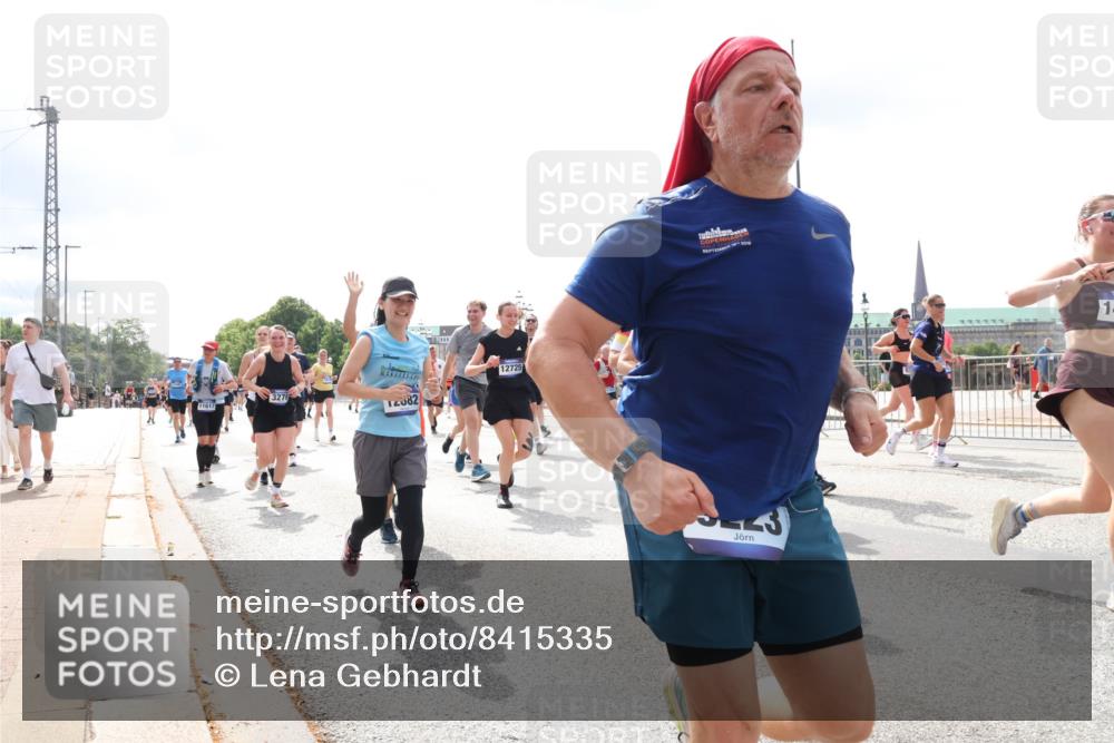 29.06.2025 - hella hamburg halbmarathon Lena Gebhardt http://msf.ph/oto/8415335 29.06.2025 10:42:14 Lombardsbrücke 3276, 11617, 12082, 12725, 1, 1039, 1150, 1360, 1624, 1648, 1712, 1752, 1929, 1957, 2069, 2134, 2145, 2523, 2974, 3276, 3326, 3459, 3460, 3568, 3605, 4329, 4353, 4735, 4736, 4885, 4891, 4892, 5403, 5419, 5432, 5671, 5810, 6136, 6137, 6153, 6320, 6430, 6436, 6618, 6828, 6837, 6846, 6917, 7040, 7260, 7357, 7477, 7557, 7666, 7955, 8014, 8300, 8301, 8443, 8459, 8525, 8526, 8712, 8816, 8908, 9008, 9223, 9370, 9467, 9980, 10027, 10532, 10623 meine-sportfotos.de