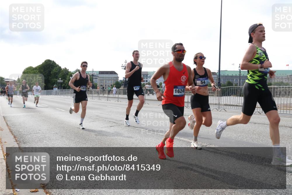 29.06.2025 - hella hamburg halbmarathon Lena Gebhardt http://msf.ph/oto/8415349 29.06.2025 09:40:15 Lombardsbrücke 12678, 653, 1624, 54, 34, 35, 52, 53, 54, 2144, 2659, 3720, 6380, 6530, 9255, 9447, 10650, 11678, 12678, 14302, 14717, 14933, 15495, 16068, 16120, 16245, 16988, 17402, 19075 meine-sportfotos.de