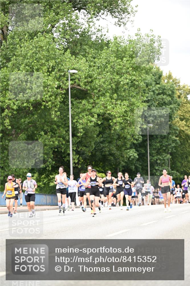 29.06.2025 - hella hamburg halbmarathon Dr. Thomas Lammeyer http://msf.ph/oto/8415352 29.06.2025 10:45:18 Kennedybrücke 1018, 1075, 1323, 1731, 2042, 3306, 4044, 4638, 4906, 5753, 6076, 6088, 6098, 6163, 6806, 7108, 7293, 7585, 7829, 7956, 8378, 8429, 8430, 8878, 9237, 9962, 10269, 10644, 10920, 10940, 11053, 11176 meine-sportfotos.de