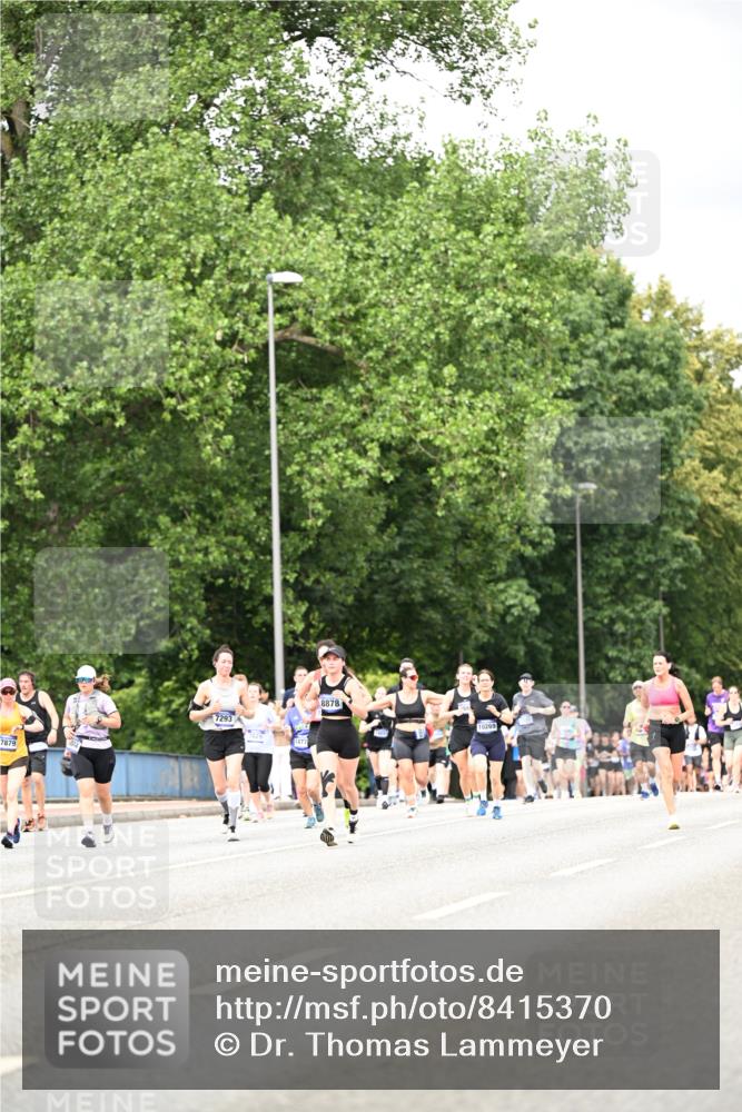 29.06.2025 - hella hamburg halbmarathon Dr. Thomas Lammeyer http://msf.ph/oto/8415370 29.06.2025 10:45:19 Kennedybrücke 1018, 1075, 1323, 1731, 3306, 4044, 4638, 4906, 5753, 6076, 6088, 6098, 6163, 6806, 7293, 7585, 7829, 7956, 8378, 8429, 8430, 8878, 9237, 9962, 10269, 10644, 10920, 10940, 11053, 11176 meine-sportfotos.de