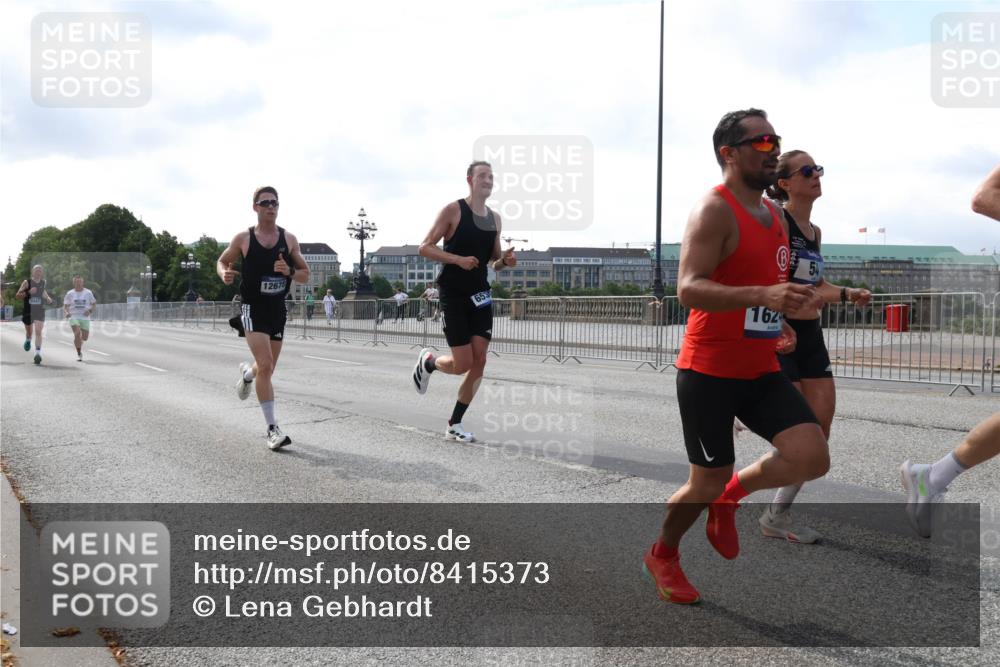 29.06.2025 - hella hamburg halbmarathon Lena Gebhardt http://msf.ph/oto/8415373 29.06.2025 09:40:15 Lombardsbrücke 12678, 9447, 653, 162, 34, 35, 52, 53, 54, 2144, 2659, 3720, 6380, 6530, 9255, 9447, 10650, 11678, 12678, 14302, 14717, 14933, 15495, 16068, 16120, 16245, 16988, 17402, 19075 meine-sportfotos.de