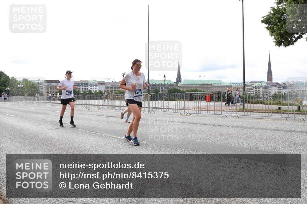 29.06.2025 - hella hamburg halbmarathon Lena Gebhardt http://msf.ph/oto/8415375 29.06.2025 10:26:13 Lombardsbrücke 14726, 14179, 1300, 1479, 3617, 3765, 4267, 4268, 4315, 4797, 4844, 5497, 6159, 6663, 6905, 7929, 8276, 8306, 8357, 8674, 8942, 10104, 10219, 11107, 11139, 11596, 11699, 11828, 11859, 12074, 12126, 12826, 12827, 12838, 12945, 12946, 13264, 14063, 14179, 14223, 14356, 14726, 14930, 16927, 17369, 17712, 19144 meine-sportfotos.de