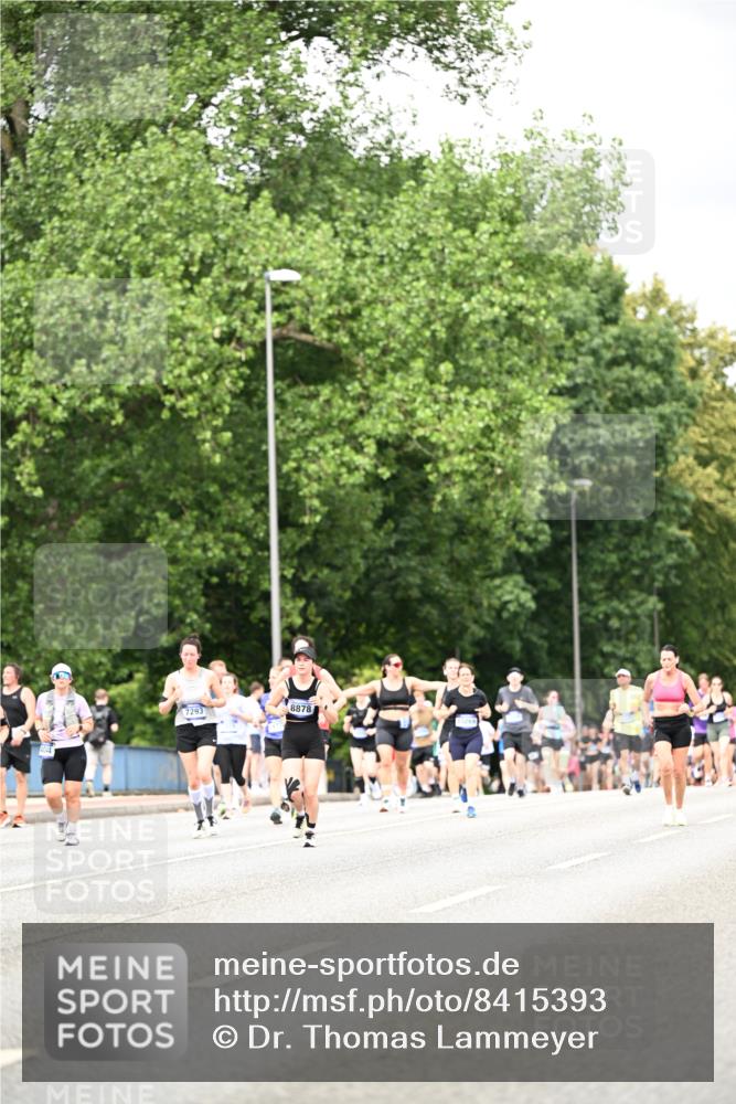 29.06.2025 - hella hamburg halbmarathon Dr. Thomas Lammeyer http://msf.ph/oto/8415393 29.06.2025 10:45:19 Kennedybrücke 1018, 1075, 1323, 1731, 3306, 4044, 4638, 4906, 5753, 6076, 6088, 6098, 6163, 6806, 7293, 7585, 7829, 7956, 8378, 8429, 8430, 8878, 9237, 9962, 10269, 10644, 10920, 10940, 11053, 11176 meine-sportfotos.de