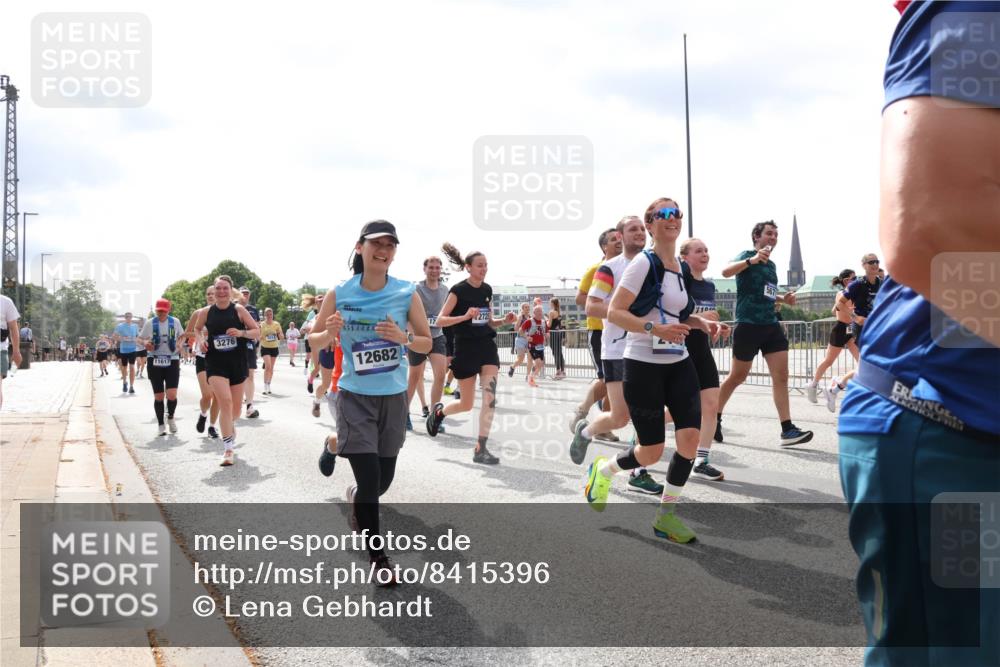 29.06.2025 - hella hamburg halbmarathon Lena Gebhardt http://msf.ph/oto/8415396 29.06.2025 10:42:15 Lombardsbrücke 11617, 3276, 12682, 272, 100, 1039, 1150, 1360, 1624, 1648, 1712, 1752, 1929, 1957, 2069, 2134, 2145, 2523, 2580, 2974, 3276, 3326, 3459, 3460, 3568, 3605, 4329, 4353, 4735, 4736, 4885, 4891, 4892, 5403, 5419, 5432, 5671, 5810, 6136, 6137, 6153, 6320, 6430, 6436, 6618, 6828, 6837, 6846, 6917, 7040, 7260, 7357, 7477, 7557, 7666, 7955, 8014, 8443, 8459, 8525, 8526, 8712, 8816, 8908, 9008, 9223, 9370, 9467, 9980, 10027, 10532, 10623 meine-sportfotos.de