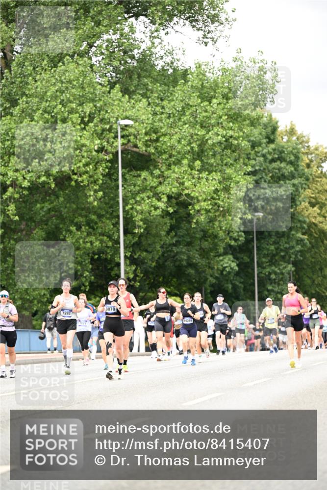 29.06.2025 - hella hamburg halbmarathon Dr. Thomas Lammeyer http://msf.ph/oto/8415407 29.06.2025 10:45:20 Kennedybrücke 1018, 1075, 1323, 1731, 3306, 4044, 4638, 4906, 5549, 5753, 6076, 6088, 6098, 6163, 6806, 7293, 7585, 7829, 7956, 8429, 8430, 8878, 9237, 9962, 10269, 10644, 10920, 10940, 11053, 11176 meine-sportfotos.de