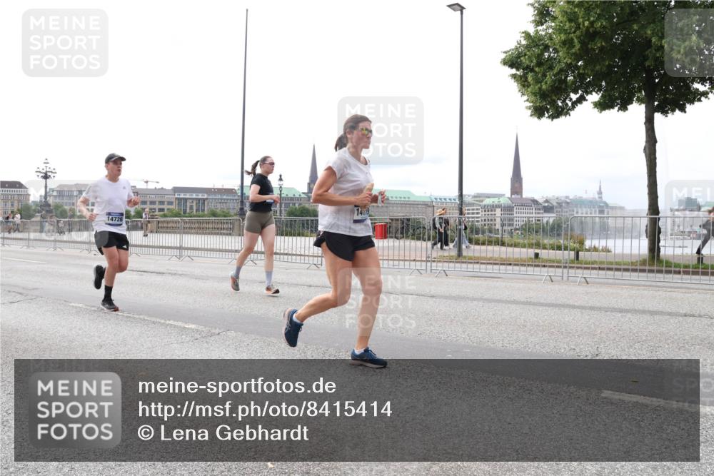 29.06.2025 - hella hamburg halbmarathon Lena Gebhardt http://msf.ph/oto/8415414 29.06.2025 10:26:13 Lombardsbrücke 14726, 14179, 1300, 1479, 3617, 3765, 4267, 4268, 4315, 4797, 4844, 5497, 6159, 6663, 6905, 7929, 8276, 8306, 8357, 8674, 8942, 10104, 10219, 11107, 11139, 11596, 11699, 11828, 11859, 12074, 12126, 12826, 12827, 12838, 12945, 12946, 13264, 14063, 14179, 14223, 14356, 14726, 14930, 16927, 17369, 17712, 19144 meine-sportfotos.de