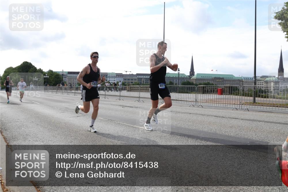 29.06.2025 - hella hamburg halbmarathon Lena Gebhardt http://msf.ph/oto/8415438 29.06.2025 09:40:15 Lombardsbrücke 12678, 653, 34, 35, 52, 53, 54, 2144, 2659, 3720, 6380, 6530, 9255, 9447, 10650, 11678, 12678, 14302, 14717, 14933, 15495, 16068, 16120, 16245, 16988, 17402, 19075 meine-sportfotos.de
