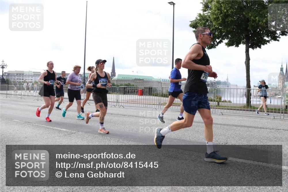 29.06.2025 - hella hamburg halbmarathon Lena Gebhardt http://msf.ph/oto/8415445 29.06.2025 10:17:33 Lombardsbrücke 4852, 17628, 18, 701, 1015, 1083, 1137, 1204, 1274, 1298, 1356, 1458, 1477, 1749, 1795, 2094, 2259, 2305, 2548, 2860, 2908, 3138, 3210, 3292, 3464, 3466, 3802, 3803, 4194, 4218, 4852, 5002, 5023, 5290, 5390, 5611, 5733, 5929, 5930, 5995, 6126, 6128, 6254, 6336, 6352, 6520, 6522, 6786, 7011, 7258, 7291, 7410, 7413, 7445, 7566, 7647, 7844, 7945, 8144, 8210, 8253, 8309, 8351, 8433, 8558, 8895, 8983, 9152, 9259, 9400, 9798, 9848, 10174 meine-sportfotos.de