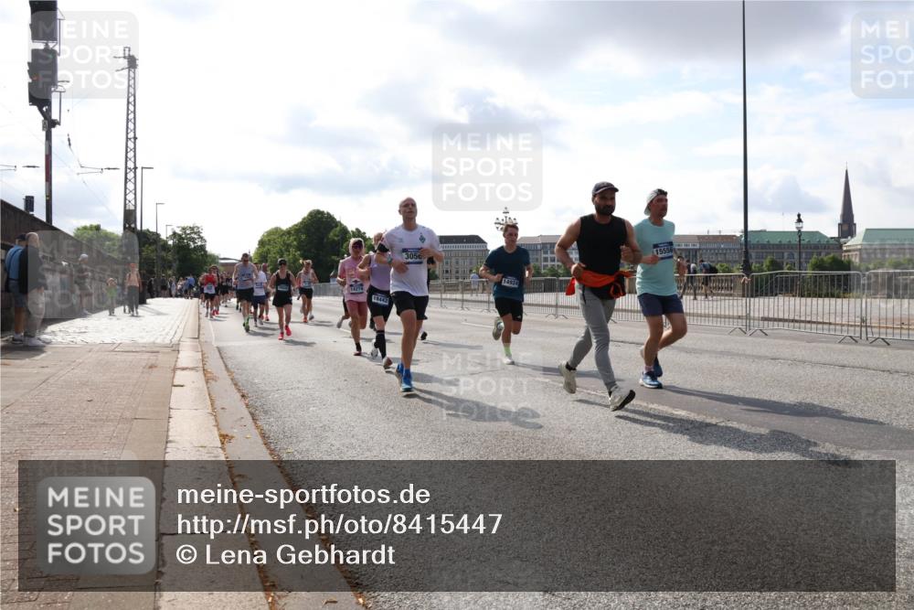 29.06.2025 - hella hamburg halbmarathon Lena Gebhardt http://msf.ph/oto/8415447 29.06.2025 09:50:52 Lombardsbrücke 14274, 18442, 3056, 14924, 415556, 1209, 1256, 1358, 1441, 1677, 1688, 1697, 1700, 1882, 1962, 2546, 2579, 2675, 2719, 2826, 3056, 3626, 3947, 4205, 4229, 4380, 4888, 4889, 4893, 5026, 5087, 5275, 5387, 5472, 5506, 5508, 5745, 5752, 5916, 6080, 6429, 6458, 6529, 6639, 6649, 6686, 6687, 7026, 7110, 7116, 7284, 7635, 8091, 8122, 8574, 8958, 8966, 9116, 9365, 9380, 9833, 10064, 10193, 10218, 10415, 10469, 10783, 10922, 11281, 11284, 11305, 11379 meine-sportfotos.de