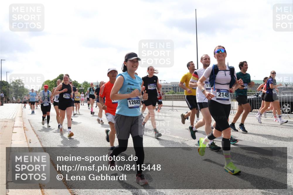 29.06.2025 - hella hamburg halbmarathon Lena Gebhardt http://msf.ph/oto/8415448 29.06.2025 10:42:15 Lombardsbrücke 12725, 11, 2145, 11617, 3276, 12682, 1039, 1150, 1360, 1624, 1648, 1712, 1752, 1929, 1957, 2069, 2134, 2145, 2523, 2580, 2974, 3276, 3326, 3459, 3460, 3568, 3605, 4329, 4353, 4735, 4736, 4885, 4891, 4892, 5403, 5419, 5432, 5671, 5810, 6136, 6137, 6153, 6320, 6430, 6436, 6618, 6828, 6837, 6846, 6917, 7040, 7260, 7357, 7477, 7557, 7666, 7955, 8014, 8443, 8459, 8525, 8526, 8712, 8816, 8908, 9008, 9223, 9370, 9467, 9980, 10027, 10532, 10623 meine-sportfotos.de