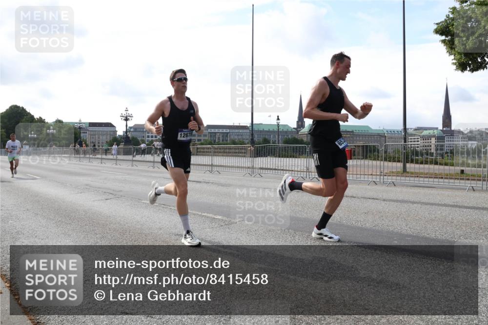 29.06.2025 - hella hamburg halbmarathon Lena Gebhardt http://msf.ph/oto/8415458 29.06.2025 09:40:16 Lombardsbrücke 1267, 653, 34, 35, 52, 53, 54, 2144, 2659, 3720, 6380, 6530, 9151, 9255, 9447, 10650, 11678, 12678, 14302, 14717, 14933, 15495, 16068, 16120, 16245, 16988, 17402, 19075 meine-sportfotos.de
