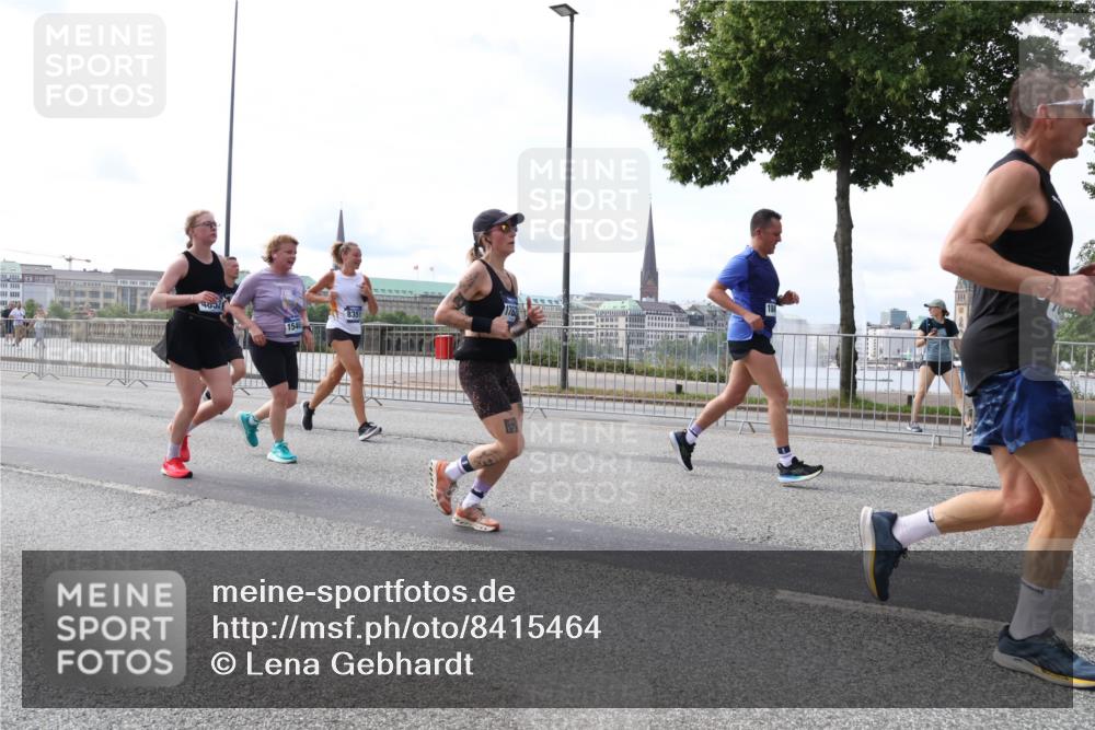 29.06.2025 - hella hamburg halbmarathon Lena Gebhardt http://msf.ph/oto/8415464 29.06.2025 10:17:33 Lombardsbrücke 4032, 1546, 8351, 189, 1015, 1083, 1137, 1204, 1274, 1298, 1356, 1458, 1477, 1749, 1795, 2094, 2259, 2305, 2548, 2860, 2908, 3138, 3210, 3292, 3464, 3466, 3802, 3803, 4194, 4218, 4852, 5002, 5023, 5290, 5390, 5611, 5733, 5929, 5930, 5995, 6126, 6128, 6254, 6336, 6352, 6520, 6522, 6786, 7011, 7258, 7291, 7410, 7413, 7445, 7566, 7647, 7844, 7945, 8144, 8210, 8253, 8309, 8351, 8433, 8558, 8895, 8983, 9152, 9259, 9400, 9798, 9848, 10174 meine-sportfotos.de