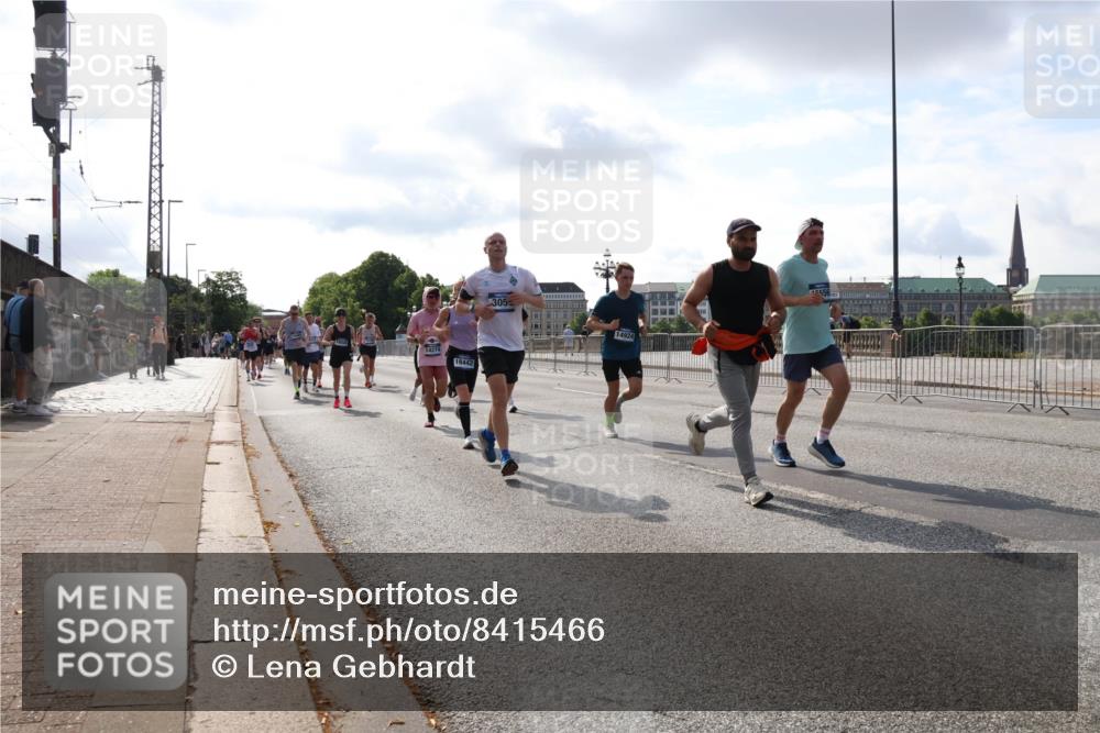 29.06.2025 - hella hamburg halbmarathon Lena Gebhardt http://msf.ph/oto/8415466 29.06.2025 09:50:52 Lombardsbrücke 14274, 18442, 305, 14924, 1209, 1256, 1358, 1441, 1677, 1688, 1697, 1700, 1882, 1962, 2546, 2579, 2675, 2719, 2826, 3056, 3626, 3947, 4205, 4229, 4380, 4888, 4889, 4893, 5026, 5087, 5275, 5387, 5472, 5506, 5508, 5745, 5752, 5916, 6080, 6429, 6458, 6529, 6639, 6649, 6686, 6687, 7026, 7110, 7116, 7284, 7635, 8091, 8122, 8574, 8958, 8966, 9116, 9365, 9380, 9833, 10064, 10193, 10218, 10415, 10469, 10783, 10922, 11281, 11284, 11305, 11379 meine-sportfotos.de