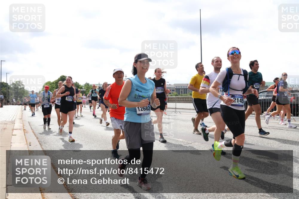 29.06.2025 - hella hamburg halbmarathon Lena Gebhardt http://msf.ph/oto/8415472 29.06.2025 10:42:15 Lombardsbrücke 3276, 613, 11617, 12725, 2145, 12682, 5671, 1039, 1150, 1360, 1624, 1648, 1712, 1752, 1929, 1957, 2069, 2134, 2145, 2523, 2580, 2974, 3276, 3326, 3459, 3460, 3568, 3605, 4329, 4353, 4735, 4736, 4885, 4891, 4892, 5403, 5419, 5432, 5671, 5810, 6136, 6137, 6153, 6320, 6430, 6436, 6618, 6828, 6837, 6846, 6917, 7040, 7260, 7357, 7477, 7557, 7666, 7955, 8014, 8443, 8459, 8525, 8526, 8712, 8816, 8908, 9008, 9223, 9370, 9467, 9980, 10027, 10532, 10623 meine-sportfotos.de