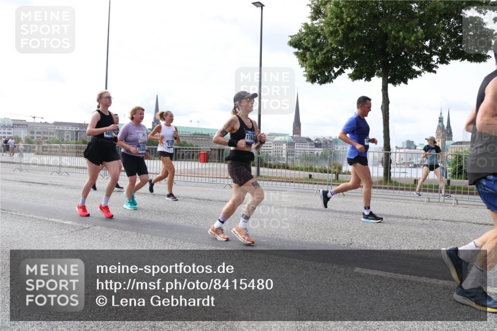 29.06.2025 - hella hamburg halbmarathon Lena Gebhardt http://msf.ph/oto/8415480 29.06.2025 10:17:33 Lombardsbrücke 485, 15465, 1762, 1015, 1083, 1137, 1204, 1274, 1298, 1356, 1458, 1477, 1749, 1795, 2094, 2259, 2305, 2548, 2860, 2908, 3138, 3210, 3292, 3464, 3466, 3802, 3803, 4194, 4218, 4852, 5002, 5023, 5290, 5390, 5611, 5733, 5929, 5930, 5995, 6126, 6128, 6254, 6336, 6352, 6520, 6522, 6786, 7011, 7258, 7291, 7410, 7413, 7445, 7566, 7647, 7844, 7945, 8144, 8210, 8253, 8309, 8351, 8433, 8558, 8895, 8983, 9152, 9259, 9400, 9798, 9848, 10174 meine-sportfotos.de