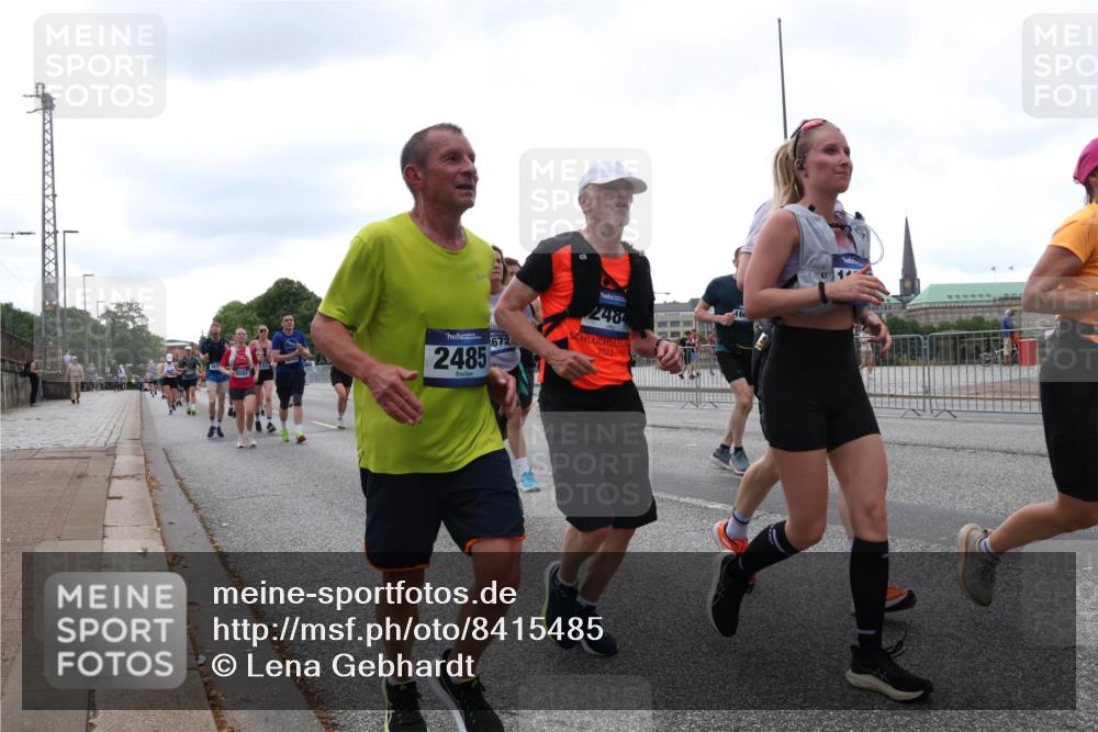 29.06.2025 - hella hamburg halbmarathon Lena Gebhardt http://msf.ph/oto/8415485 29.06.2025 10:51:34 Lombardsbrücke 3354, 2485, 2484, 2023, 1203, 1404, 1478, 1617, 1997, 2202, 2308, 2380, 2484, 2485, 2593, 2736, 2778, 3240, 3934, 3991, 4156, 4652, 4713, 4748, 4808, 4878, 4920, 5291, 5357, 5394, 5530, 5534, 5716, 5717, 6007, 6091, 6604, 6885, 6945, 6947, 6954, 6961, 7012, 7769, 7841, 7871, 7992, 8040, 8125, 8399, 8410, 8672, 9166, 9167, 9220, 9340, 9462, 9582, 9583, 9590, 9594, 9673, 9763, 10496, 10521, 10693, 10830, 11034, 11268, 11575, 11875, 12065 meine-sportfotos.de