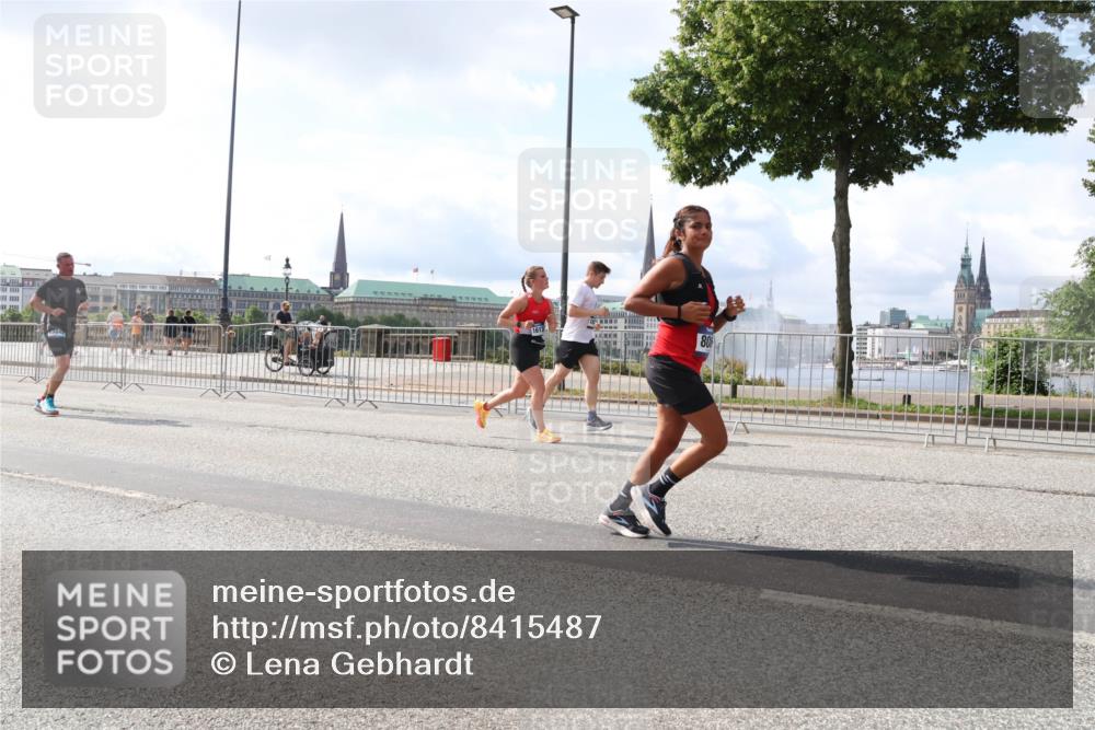29.06.2025 - hella hamburg halbmarathon Lena Gebhardt http://msf.ph/oto/8415487 29.06.2025 10:05:05 Lombardsbrücke 80, 1126, 1316, 1347, 1559, 1863, 2288, 2424, 2463, 2628, 2698, 3071, 3413, 3578, 4220, 4293, 4394, 4538, 4951, 5869, 6059, 6311, 6907, 6908, 7302, 7826, 8049, 8089, 8999, 9007, 9019, 9075, 9165, 9559, 9680, 10100, 10694, 10709, 10834, 11088, 11551, 11595, 12125, 12557, 12924, 13221, 13242, 13327, 13533, 13717, 14203, 15532, 16134, 16357, 16478, 16579, 16847, 16995, 17112, 17434, 17707, 17814, 17818, 18189, 18616, 18617, 19034 meine-sportfotos.de