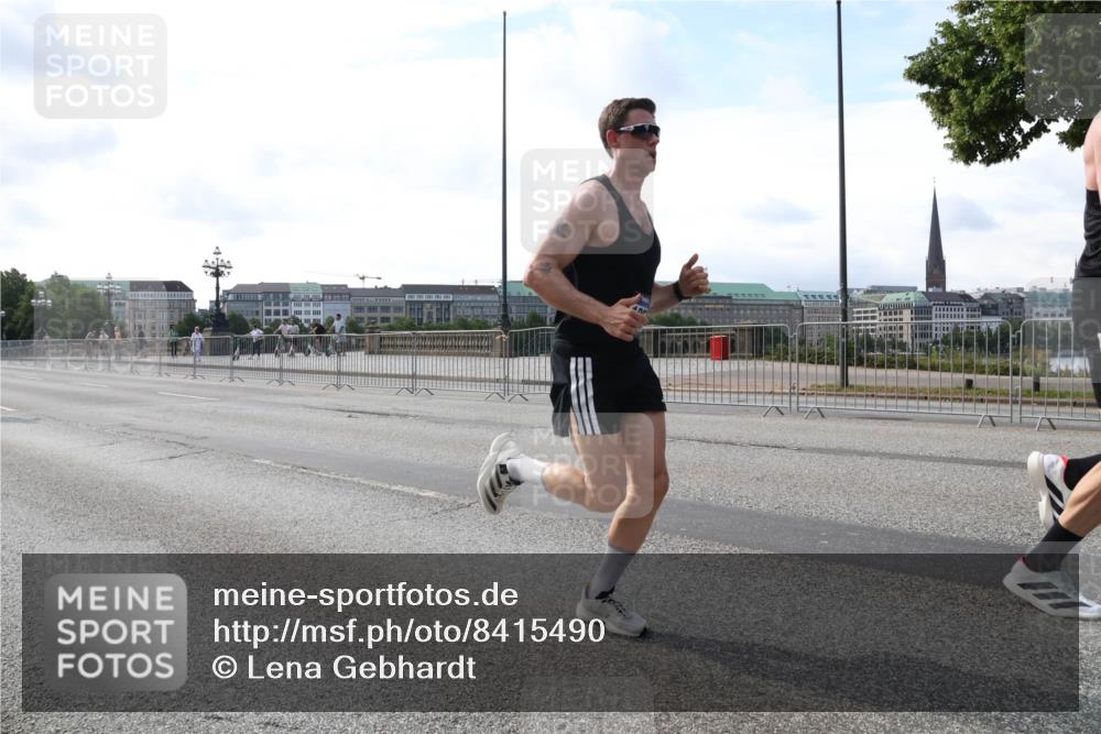 29.06.2025 - hella hamburg halbmarathon Lena Gebhardt http://msf.ph/oto/8415490 29.06.2025 09:40:16 Lombardsbrücke 34, 35, 52, 53, 54, 2144, 2659, 3720, 6380, 6530, 9151, 9255, 9447, 10650, 11678, 12678, 14302, 14717, 14933, 15495, 16068, 16120, 16245, 16988, 17402, 19075 meine-sportfotos.de