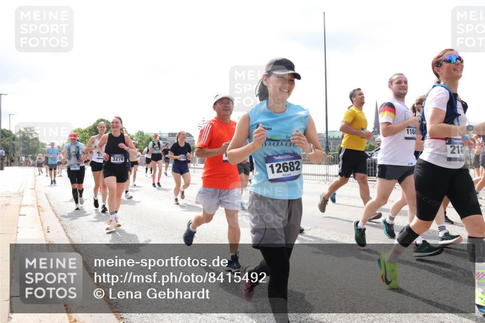 29.06.2025 - hella hamburg halbmarathon Lena Gebhardt http://msf.ph/oto/8415492 29.06.2025 10:42:15 Lombardsbrücke 1617, 61, 3276, 400, 1, 4, 6, 1, 12682, 1184, 214, 1039, 1150, 1360, 1624, 1648, 1712, 1752, 1929, 1957, 2069, 2134, 2145, 2523, 2580, 2974, 3276, 3326, 3459, 3460, 3568, 3605, 4329, 4353, 4735, 4736, 4885, 4891, 4892, 5403, 5419, 5432, 5671, 5810, 6136, 6137, 6153, 6320, 6430, 6436, 6618, 6828, 6837, 6846, 6917, 7040, 7260, 7357, 7477, 7557, 7666, 7955, 8014, 8443, 8459, 8525, 8526, 8712, 8816, 8908, 9008, 9223, 9370, 9467, 9980, 10027, 10532, 10623 meine-sportfotos.de
