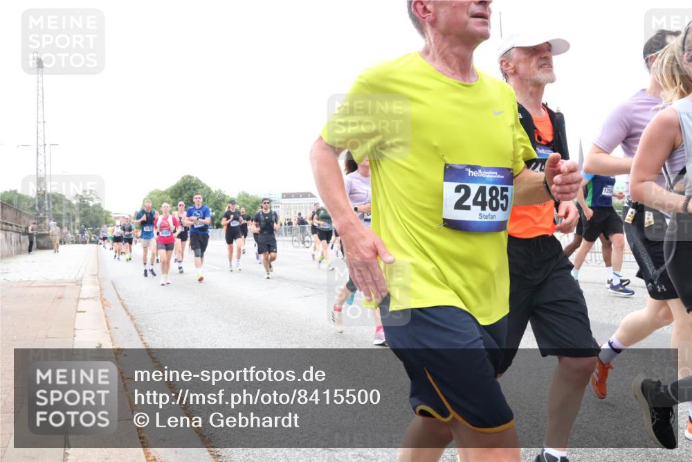 29.06.2025 - hella hamburg halbmarathon Lena Gebhardt http://msf.ph/oto/8415500 29.06.2025 10:51:34 Lombardsbrücke 9582, 2485, 1359, 1203, 1404, 1478, 1617, 1997, 2202, 2308, 2380, 2484, 2485, 2593, 2736, 2778, 3240, 3934, 3991, 4156, 4652, 4713, 4748, 4808, 4878, 4920, 5291, 5357, 5394, 5530, 5534, 5716, 5717, 6007, 6091, 6604, 6885, 6945, 6947, 6954, 6961, 7012, 7769, 7841, 7871, 7992, 8040, 8125, 8399, 8410, 8672, 9166, 9167, 9220, 9340, 9462, 9582, 9583, 9590, 9594, 9673, 9763, 10496, 10521, 10693, 10830, 11034, 11268, 11575, 11875, 12065 meine-sportfotos.de
