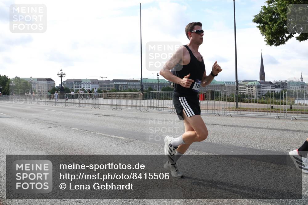 29.06.2025 - hella hamburg halbmarathon Lena Gebhardt http://msf.ph/oto/8415506 29.06.2025 09:40:16 Lombardsbrücke 126, 34, 35, 52, 53, 54, 2144, 2659, 3720, 6380, 6530, 9151, 9255, 9447, 10650, 11678, 12678, 14302, 14717, 14933, 15495, 16068, 16120, 16245, 16988, 17402, 19075 meine-sportfotos.de