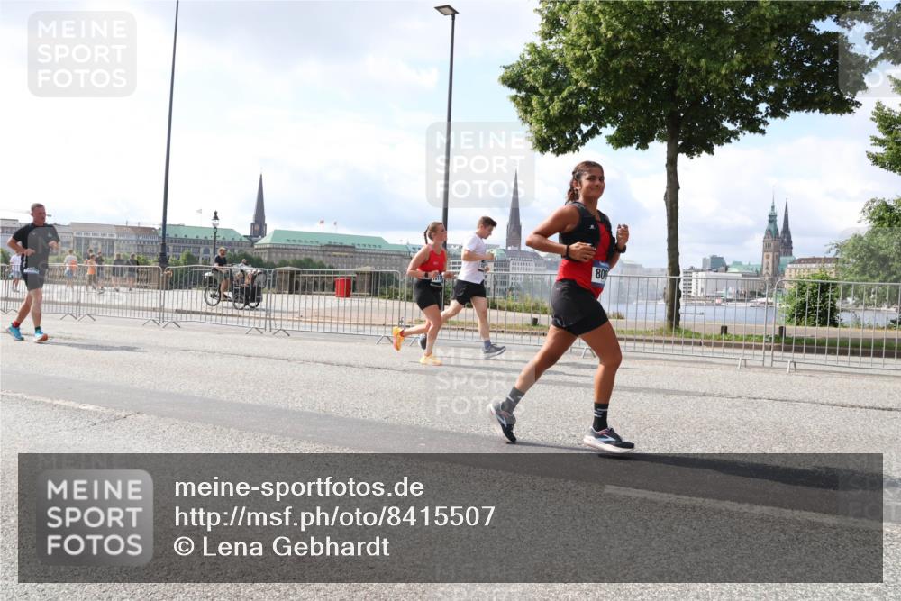 29.06.2025 - hella hamburg halbmarathon Lena Gebhardt http://msf.ph/oto/8415507 29.06.2025 10:05:05 Lombardsbrücke 324, 80, 1126, 1316, 1347, 1559, 1863, 2288, 2424, 2463, 2628, 2698, 3071, 3413, 3578, 4220, 4293, 4394, 4538, 4951, 5869, 6059, 6311, 6907, 6908, 7302, 7826, 8049, 8089, 8999, 9007, 9019, 9075, 9165, 9559, 9680, 10100, 10694, 10709, 10834, 11088, 11551, 11595, 12125, 12557, 12924, 13221, 13242, 13327, 13533, 13717, 14203, 15532, 16134, 16357, 16478, 16579, 16847, 16995, 17112, 17434, 17707, 17814, 17818, 18189, 18616, 18617, 19034 meine-sportfotos.de