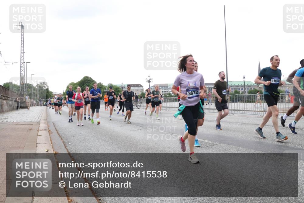29.06.2025 - hella hamburg halbmarathon Lena Gebhardt http://msf.ph/oto/8415538 29.06.2025 10:51:35 Lombardsbrücke 8672, 16678, 1478, 1617, 1997, 2202, 2308, 2380, 2484, 2485, 2593, 2736, 2778, 3240, 3934, 3991, 4156, 4652, 4713, 4748, 4808, 4878, 4920, 5291, 5357, 5394, 5530, 5534, 5716, 5717, 6007, 6091, 6604, 6885, 6945, 6947, 6954, 6961, 7012, 7769, 7841, 7871, 7992, 8040, 8125, 8399, 8410, 8672, 9166, 9167, 9220, 9340, 9462, 9582, 9583, 9590, 9594, 9673, 9763, 10496, 10521, 10693, 10830, 11034, 11268, 11575, 11875, 12065 meine-sportfotos.de