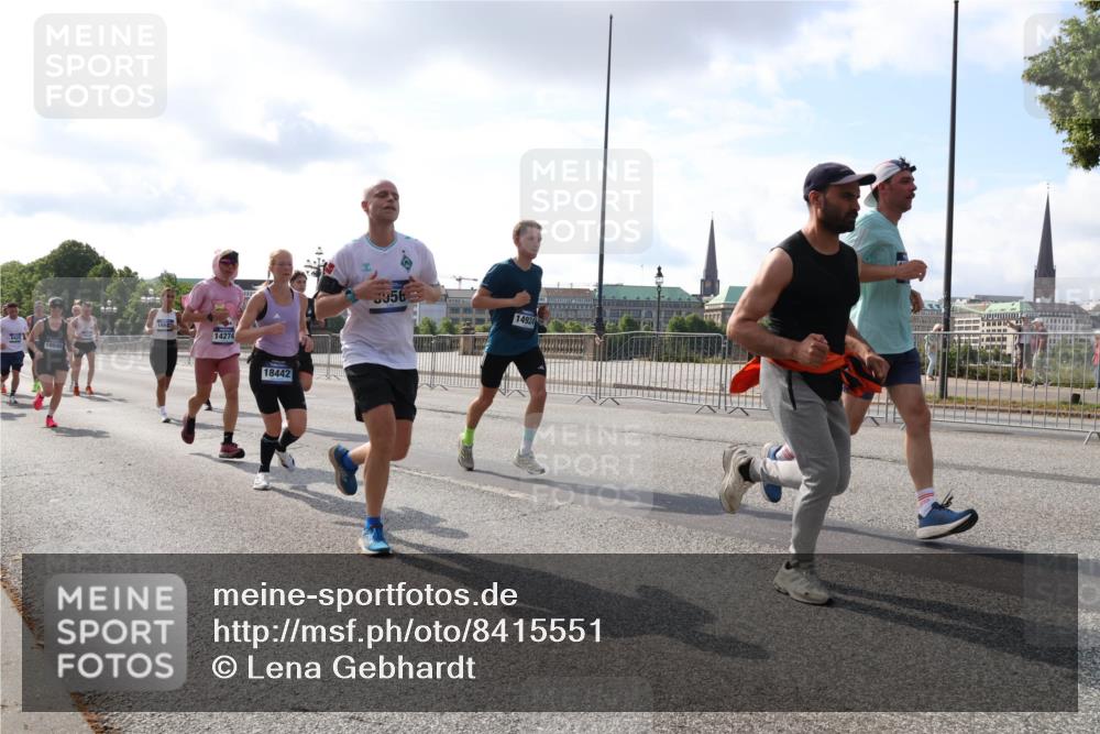 29.06.2025 - hella hamburg halbmarathon Lena Gebhardt http://msf.ph/oto/8415551 29.06.2025 09:50:53 Lombardsbrücke 18045, 14274, 18442, 5956, 1209, 1256, 1358, 1441, 1677, 1688, 1697, 1700, 1882, 1962, 2546, 2579, 2675, 2719, 3056, 3626, 3947, 4205, 4229, 4380, 4888, 4889, 4893, 5026, 5087, 5275, 5387, 5472, 5506, 5508, 5745, 5752, 5916, 6080, 6429, 6458, 6529, 6639, 6649, 6686, 6687, 7026, 7110, 7116, 7284, 7635, 8091, 8122, 8319, 8574, 8958, 8966, 9116, 9380, 9833, 10064, 10193, 10218, 10415, 10469, 10783, 10922, 11281, 11284, 11305, 11379 meine-sportfotos.de