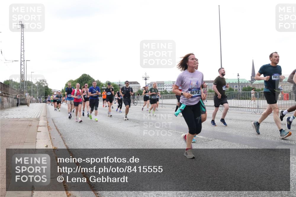 29.06.2025 - hella hamburg halbmarathon Lena Gebhardt http://msf.ph/oto/8415555 29.06.2025 10:51:35 Lombardsbrücke 4878, 16642, 8672, 16678, 1478, 1617, 1997, 2202, 2308, 2380, 2484, 2485, 2593, 2736, 2778, 3240, 3934, 3991, 4156, 4652, 4713, 4748, 4808, 4878, 4920, 5291, 5357, 5394, 5530, 5534, 5716, 5717, 6007, 6091, 6604, 6885, 6945, 6947, 6954, 6961, 7012, 7769, 7841, 7871, 7992, 8040, 8125, 8399, 8410, 8672, 9166, 9167, 9220, 9340, 9462, 9582, 9583, 9590, 9594, 9673, 9763, 10496, 10521, 10693, 10830, 11034, 11268, 11575, 11875, 12065 meine-sportfotos.de