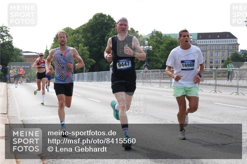 29.06.2025 - hella hamburg halbmarathon Lena Gebhardt http://msf.ph/oto/8415560 29.06.2025 09:40:18 Lombardsbrücke 9447, 16988, 34, 35, 52, 53, 54, 2144, 2659, 3720, 6380, 6530, 9151, 9255, 9447, 10650, 11678, 12678, 14302, 14717, 14933, 15495, 16068, 16120, 16245, 16988, 19075 meine-sportfotos.de