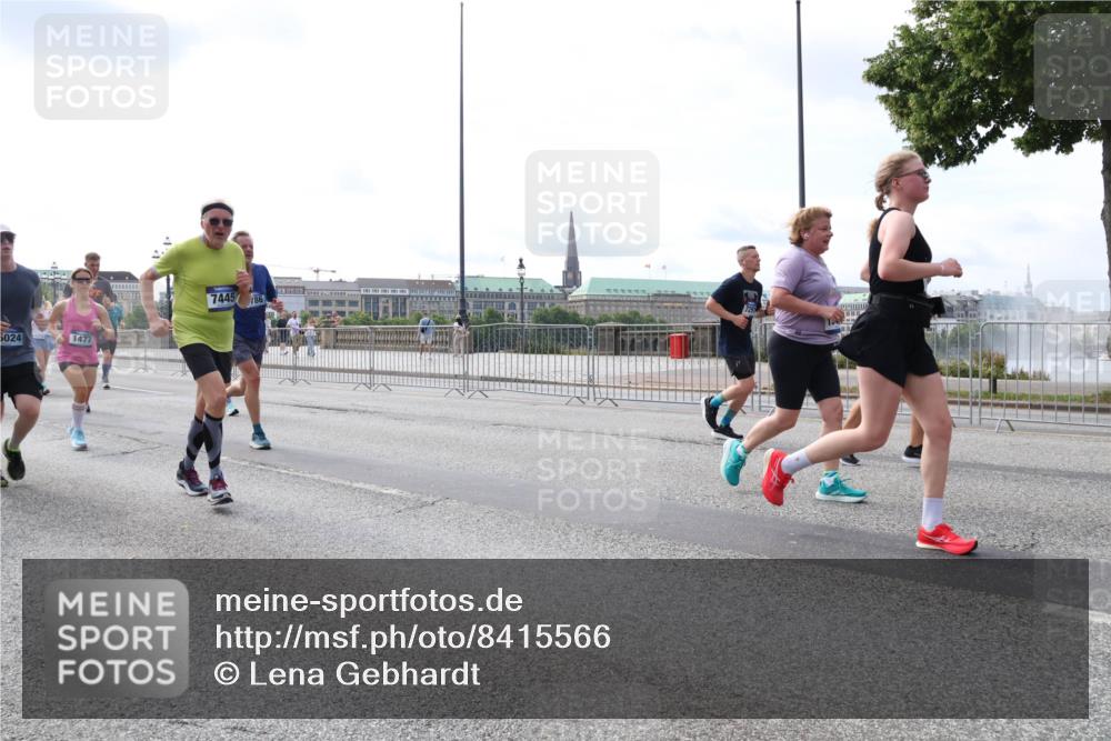 29.06.2025 - hella hamburg halbmarathon Lena Gebhardt http://msf.ph/oto/8415566 29.06.2025 10:17:34 Lombardsbrücke 5024, 1477, 744586, 1015, 1083, 1137, 1204, 1274, 1298, 1356, 1458, 1477, 1622, 1749, 1795, 2094, 2259, 2305, 2548, 2860, 2908, 3138, 3210, 3292, 3464, 3466, 3802, 3803, 4194, 4218, 4852, 5002, 5023, 5290, 5390, 5611, 5733, 5929, 5930, 5995, 6126, 6128, 6254, 6336, 6352, 6520, 6522, 6786, 7011, 7258, 7291, 7410, 7413, 7445, 7566, 7647, 7844, 7945, 8144, 8210, 8253, 8309, 8351, 8433, 8558, 8895, 8983, 9152, 9259, 9400, 9798, 9848, 10174 meine-sportfotos.de