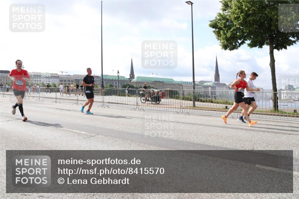 29.06.2025 - hella hamburg halbmarathon Lena Gebhardt http://msf.ph/oto/8415570 29.06.2025 10:05:05 Lombardsbrücke 2424, 3242, 1126, 1316, 1347, 1559, 1863, 2288, 2424, 2463, 2628, 2698, 3071, 3413, 3578, 4220, 4293, 4394, 4538, 4951, 5869, 6059, 6311, 6907, 6908, 7302, 7826, 8049, 8089, 8999, 9007, 9019, 9075, 9165, 9559, 9680, 10100, 10694, 10709, 10834, 11088, 11551, 11595, 12125, 12557, 12924, 13221, 13242, 13327, 13533, 13717, 14203, 15532, 16134, 16357, 16478, 16579, 16847, 16995, 17112, 17434, 17707, 17814, 17818, 18189, 18616, 18617, 19034 meine-sportfotos.de