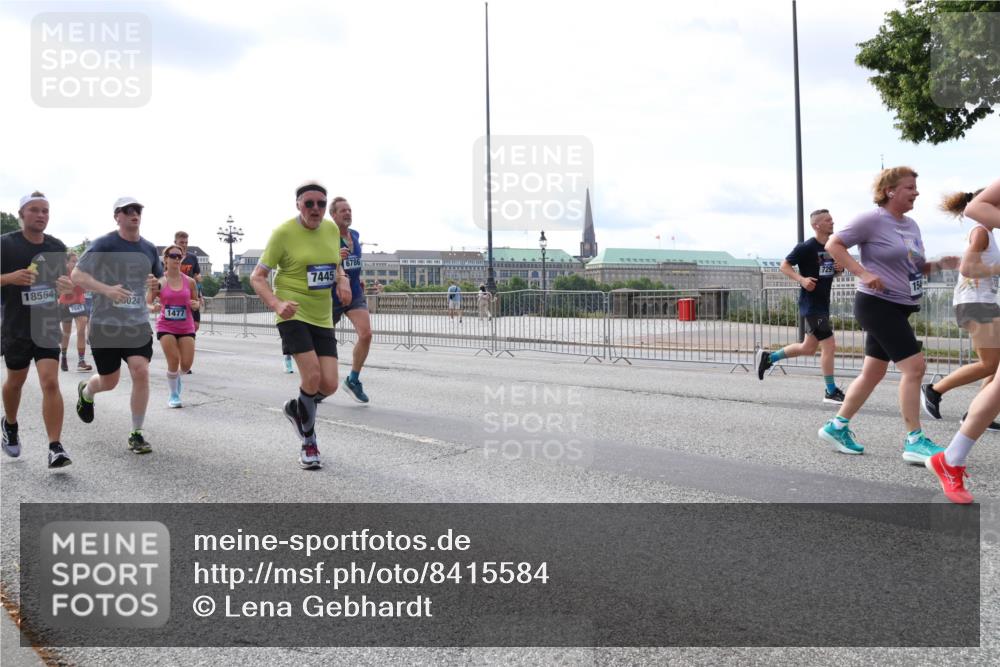 29.06.2025 - hella hamburg halbmarathon Lena Gebhardt http://msf.ph/oto/8415584 29.06.2025 10:17:34 Lombardsbrücke 18564, 7647, 024, 1477, 7445, 6786, 1015, 1083, 1137, 1204, 1274, 1298, 1356, 1458, 1477, 1622, 1749, 1795, 2094, 2259, 2305, 2548, 2860, 2908, 3138, 3210, 3292, 3464, 3466, 3802, 3803, 4194, 4218, 4852, 5002, 5023, 5290, 5390, 5611, 5733, 5929, 5930, 5995, 6126, 6128, 6254, 6336, 6352, 6520, 6522, 6786, 7011, 7258, 7291, 7410, 7413, 7445, 7566, 7647, 7844, 7945, 8144, 8210, 8253, 8309, 8351, 8433, 8558, 8895, 8983, 9152, 9259, 9400, 9798, 9848, 10174 meine-sportfotos.de