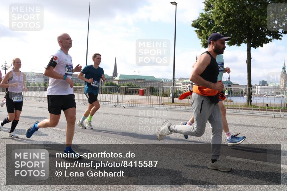 29.06.2025 - hella hamburg halbmarathon Lena Gebhardt http://msf.ph/oto/8415587 29.06.2025 09:50:53 Lombardsbrücke 18442, 3056, 14924, 0558, 1209, 1256, 1358, 1441, 1677, 1688, 1697, 1700, 1882, 1962, 2546, 2579, 2675, 2719, 3056, 3626, 3947, 4205, 4229, 4380, 4888, 4889, 4893, 5026, 5087, 5275, 5387, 5472, 5506, 5508, 5745, 5752, 5916, 6080, 6429, 6458, 6529, 6639, 6649, 6686, 6687, 7026, 7110, 7116, 7284, 7635, 8091, 8122, 8319, 8574, 8958, 8966, 9116, 9380, 9833, 10064, 10193, 10218, 10415, 10469, 10783, 10922, 11281, 11284, 11305, 11379 meine-sportfotos.de