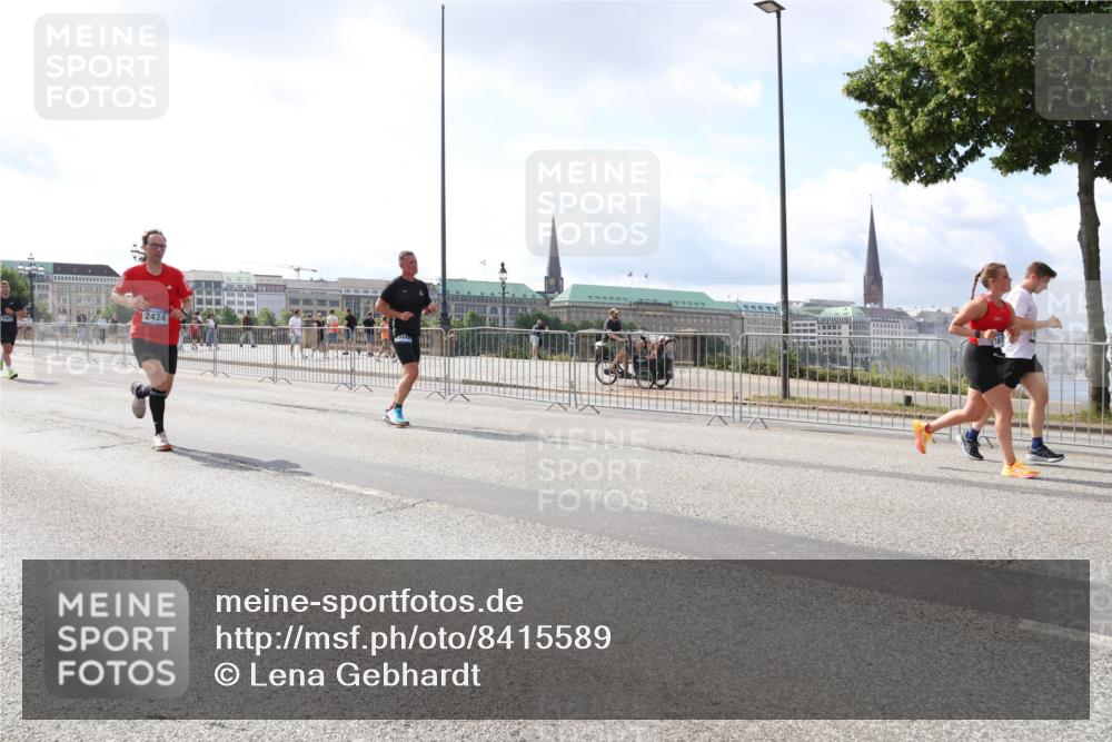 29.06.2025 - hella hamburg halbmarathon Lena Gebhardt http://msf.ph/oto/8415589 29.06.2025 10:05:05 Lombardsbrücke 2424, 324, 1126, 1316, 1347, 1559, 1863, 2288, 2424, 2463, 2628, 2698, 3071, 3413, 3578, 4220, 4293, 4394, 4538, 4951, 5869, 6059, 6311, 6907, 6908, 7302, 7826, 8049, 8089, 8999, 9007, 9019, 9075, 9165, 9559, 9680, 10100, 10694, 10709, 10834, 11088, 11551, 11595, 12125, 12557, 12924, 13221, 13242, 13327, 13533, 13717, 14203, 15532, 16134, 16357, 16478, 16579, 16847, 16995, 17112, 17434, 17707, 17814, 17818, 18189, 18616, 18617, 19034 meine-sportfotos.de
