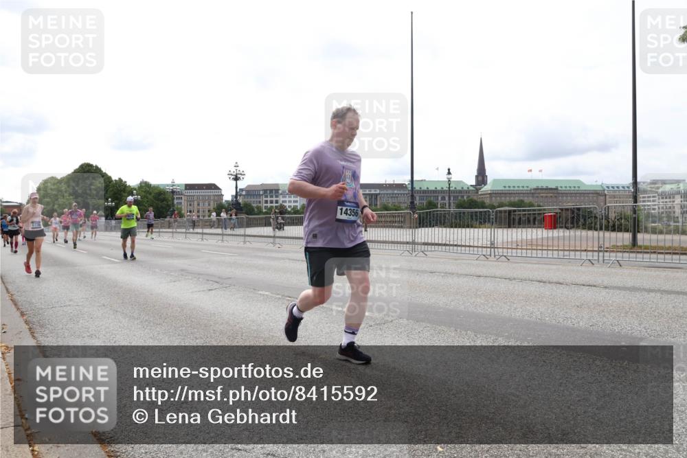 29.06.2025 - hella hamburg halbmarathon Lena Gebhardt http://msf.ph/oto/8415592 29.06.2025 10:26:18 Lombardsbrücke 6159, 14356, 1300, 1479, 3617, 4267, 4268, 4315, 4797, 4844, 5497, 6159, 6663, 6905, 7929, 8276, 8306, 8357, 8674, 8942, 10219, 11107, 11139, 11596, 11828, 11859, 12126, 12826, 12827, 12838, 12945, 12946, 13264, 14063, 14179, 14223, 14356, 14726, 14930, 15807, 17369, 17712, 18087, 19144 meine-sportfotos.de