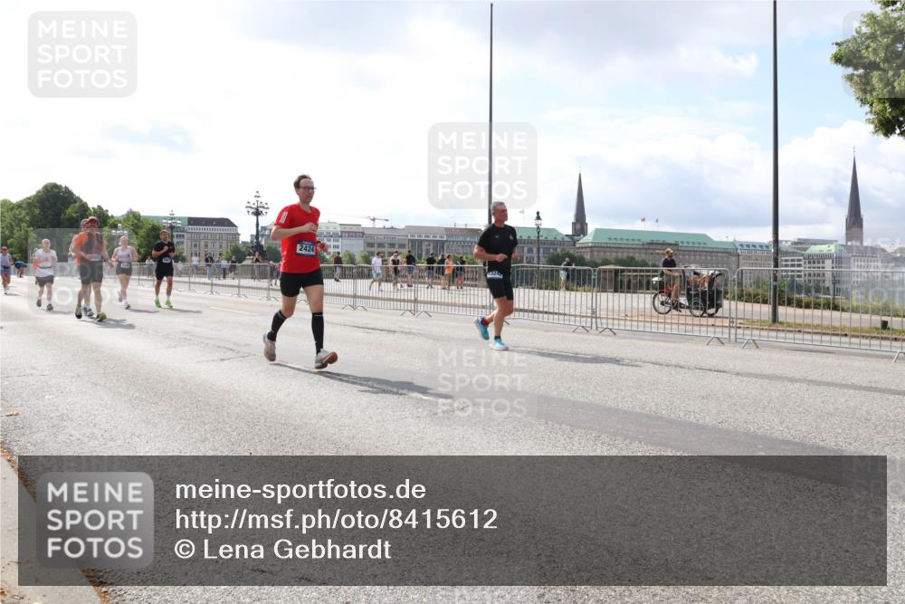 29.06.2025 - hella hamburg halbmarathon Lena Gebhardt http://msf.ph/oto/8415612 29.06.2025 10:05:06 Lombardsbrücke 2424, 1324, 1126, 1316, 1347, 1559, 1863, 2288, 2424, 2463, 2628, 2698, 3071, 3413, 3578, 4220, 4293, 4394, 4538, 4951, 5869, 6059, 6311, 6907, 6908, 7302, 7826, 8049, 8089, 8999, 9007, 9019, 9075, 9165, 9559, 9680, 10100, 10694, 10709, 10834, 11088, 11551, 11595, 12125, 12557, 13221, 13242, 13327, 13533, 13717, 14203, 15532, 16092, 16134, 16357, 16478, 16579, 16847, 16995, 17112, 17707, 17814, 17818, 18189, 18616, 18617, 19034 meine-sportfotos.de