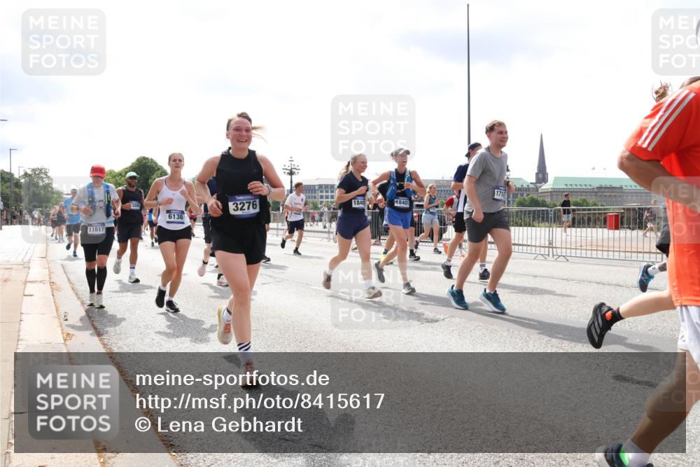29.06.2025 - hella hamburg halbmarathon Lena Gebhardt http://msf.ph/oto/8415617 29.06.2025 10:42:16 Lombardsbrücke 11617, 3205, 6136, 3276, 1840, 18401, 1039, 1150, 1360, 1624, 1648, 1712, 1752, 1929, 1957, 2069, 2134, 2145, 2523, 2538, 2580, 2974, 3276, 3326, 3459, 3460, 3568, 3605, 4329, 4353, 4735, 4736, 4885, 4891, 4892, 5403, 5419, 5671, 5810, 6136, 6137, 6153, 6320, 6430, 6436, 6828, 6837, 6846, 6917, 7040, 7260, 7357, 7557, 7666, 7955, 8014, 8443, 8459, 8525, 8526, 8712, 8816, 8908, 9008, 9223, 9370, 9467, 9980, 10027, 10532, 10623 meine-sportfotos.de