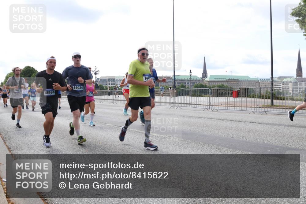 29.06.2025 - hella hamburg halbmarathon Lena Gebhardt http://msf.ph/oto/8415622 29.06.2025 10:17:35 Lombardsbrücke 12668, 2250, 18564, 16024, 477, 7445, 1015, 1083, 1204, 1274, 1298, 1356, 1458, 1477, 1622, 1749, 1795, 2094, 2259, 2305, 2548, 2860, 2908, 3138, 3210, 3292, 3464, 3466, 3802, 3803, 4194, 4218, 4852, 5002, 5023, 5290, 5390, 5611, 5733, 5929, 5930, 5995, 6126, 6128, 6254, 6336, 6352, 6520, 6522, 6786, 7011, 7258, 7291, 7410, 7413, 7445, 7566, 7647, 7844, 7945, 8144, 8210, 8253, 8309, 8351, 8433, 8558, 8895, 8983, 9152, 9259, 9400, 9798, 9848, 10174 meine-sportfotos.de