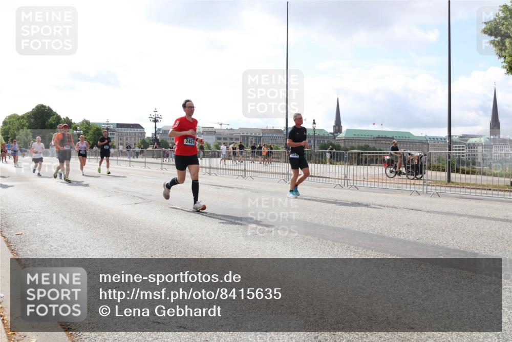 29.06.2025 - hella hamburg halbmarathon Lena Gebhardt http://msf.ph/oto/8415635 29.06.2025 10:05:06 Lombardsbrücke 2424, 3242, 1126, 1316, 1347, 1559, 1863, 2288, 2424, 2463, 2628, 2698, 3071, 3413, 3578, 4220, 4293, 4394, 4538, 4951, 5869, 6059, 6311, 6907, 6908, 7302, 7826, 8049, 8089, 8999, 9007, 9019, 9075, 9165, 9559, 9680, 10100, 10694, 10709, 10834, 11088, 11551, 11595, 12125, 12557, 13221, 13242, 13327, 13533, 13717, 14203, 15532, 16092, 16134, 16357, 16478, 16579, 16847, 16995, 17112, 17707, 17814, 17818, 18189, 18616, 18617, 19034 meine-sportfotos.de