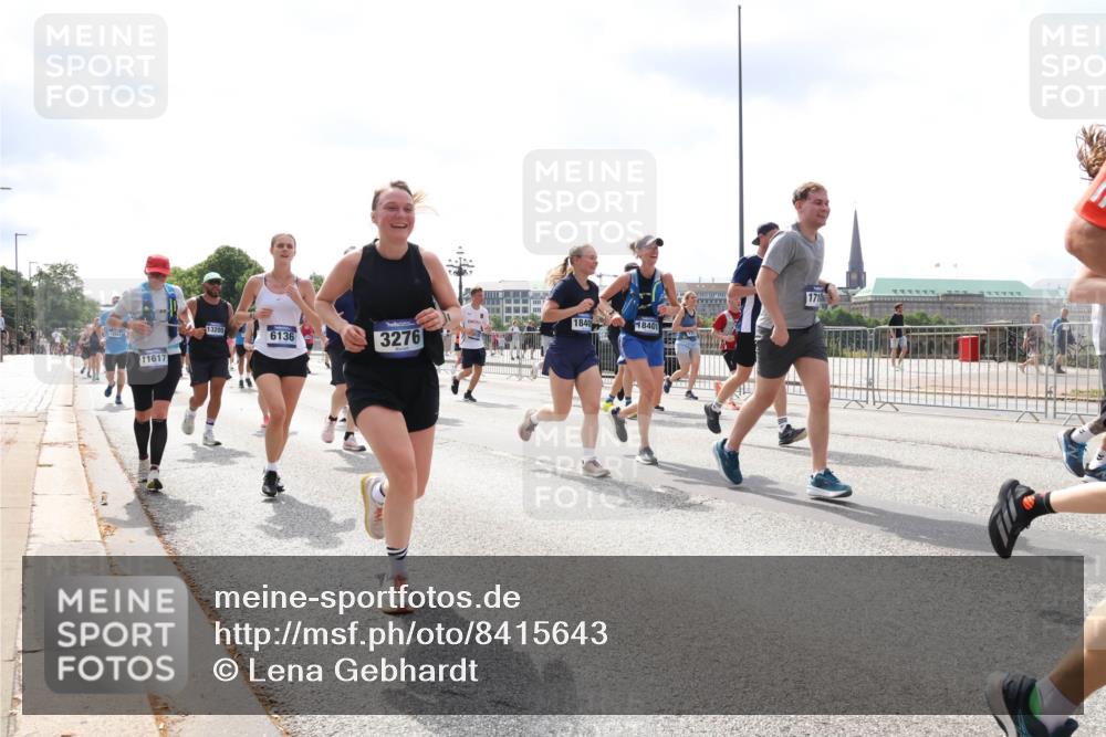 29.06.2025 - hella hamburg halbmarathon Lena Gebhardt http://msf.ph/oto/8415643 29.06.2025 10:42:16 Lombardsbrücke 11617, 1840, 13205, 18401, 6136, 3276, 171, 1039, 1150, 1360, 1624, 1648, 1712, 1752, 1929, 1957, 2069, 2134, 2145, 2523, 2538, 2580, 2974, 3276, 3326, 3459, 3460, 3568, 3605, 4329, 4353, 4735, 4736, 4885, 4891, 4892, 5403, 5419, 5671, 5810, 6136, 6137, 6153, 6320, 6430, 6436, 6828, 6837, 6846, 6917, 7040, 7260, 7357, 7557, 7666, 7955, 8014, 8443, 8459, 8525, 8526, 8712, 8816, 8908, 9008, 9223, 9370, 9467, 9980, 10027, 10532, 10623 meine-sportfotos.de