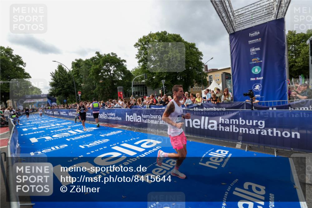29.06.2025 - hella hamburg halbmarathon Zöllner http://msf.ph/oto/8415644 29.06.2025 10:26:43 Ziel 1577, 9565, 10848, 19076 meine-sportfotos.de